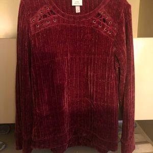 A soft and light sweater by Knox Rose.